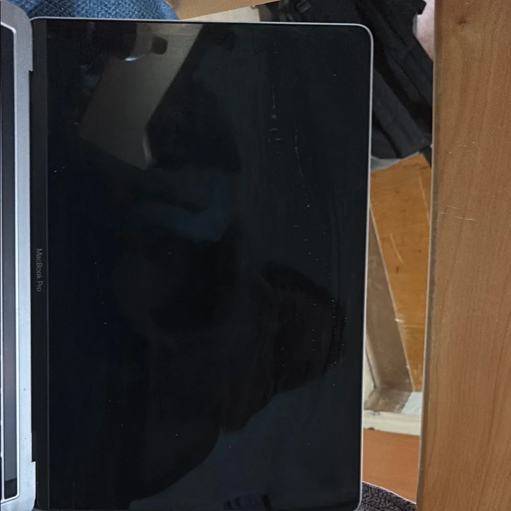 MacBook Pro i7 3.3GHz 13” (Late 2016) 1TB SSD. (buyer cancelled the order)